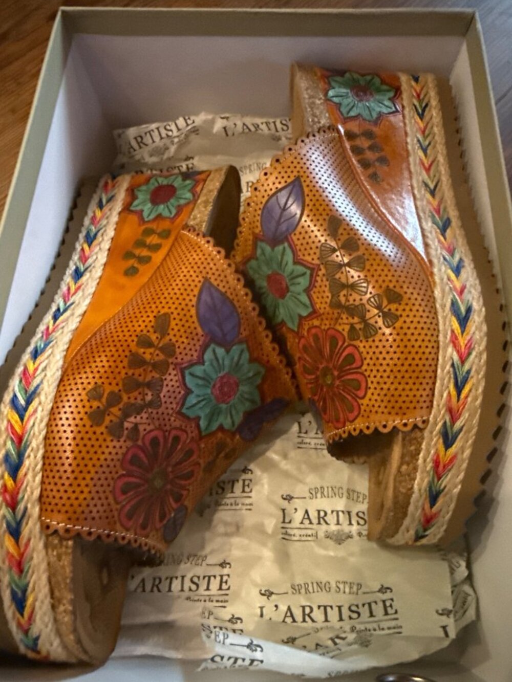 LArtiste By Spring Step Floral Embossed Sandals Espadrille Wedge Heel Size 38